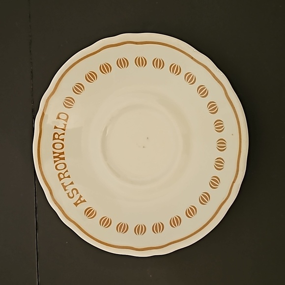 Vintage Astroworld Plates - Picture 4 of 6